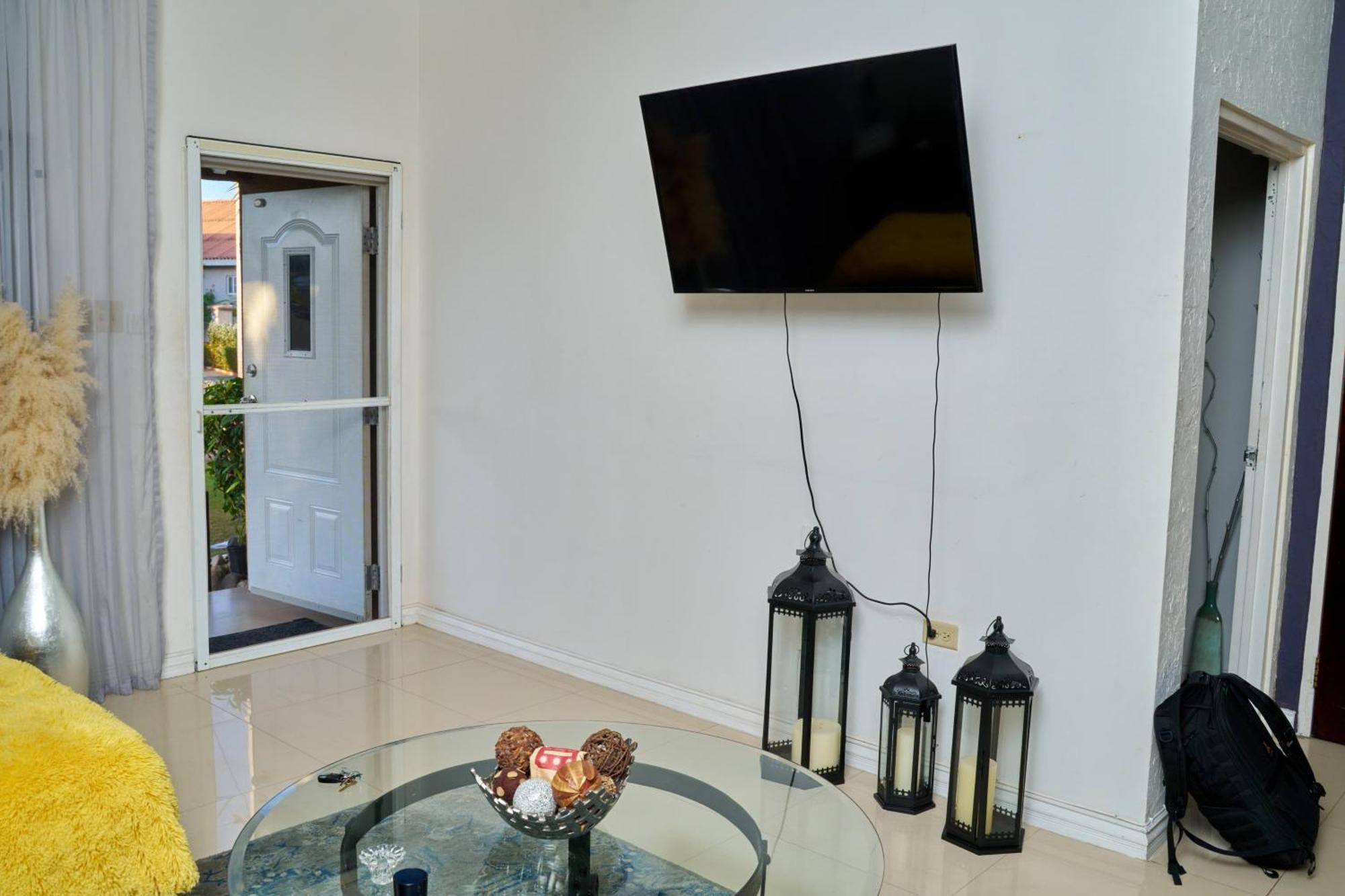 Caribbean Estates, 10 Mins From The Beach, Beautiful Gated Community ポートモア エクステリア 写真